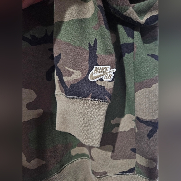 Nike SB Icon Men's Camo Olive Green Skate Crewneck. Size Small - Picture 3 of 14